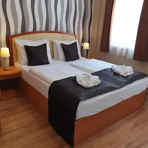 Hotel Six