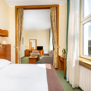 Hotel Millennium